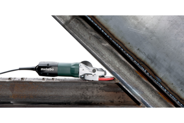 METABO 910 WATT ELECTRONIC FLAT-HEAD ANGLE GRINDER WEF9-125 - Image 2